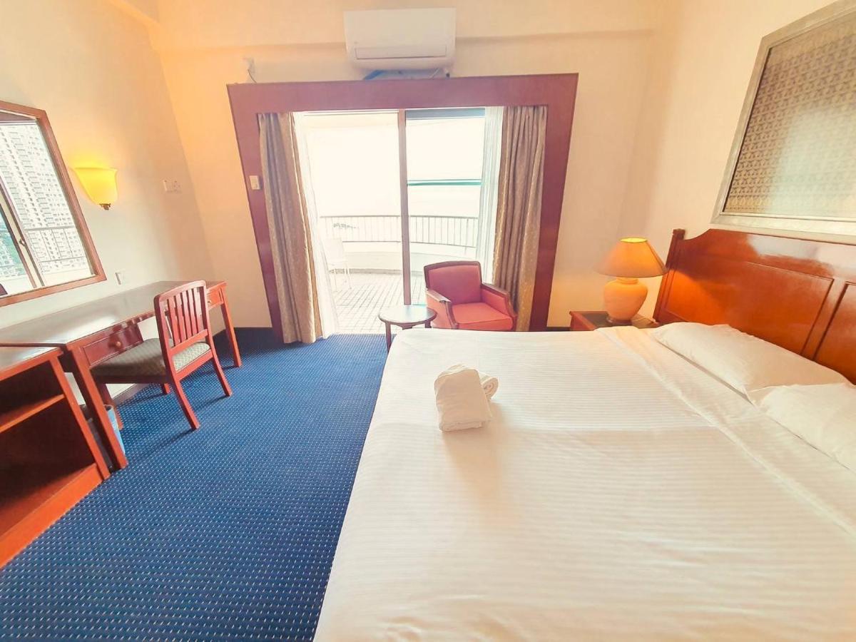 Romantic Couple Suite + Beach-Front Balcony Tanjung Bungah  Esterno foto