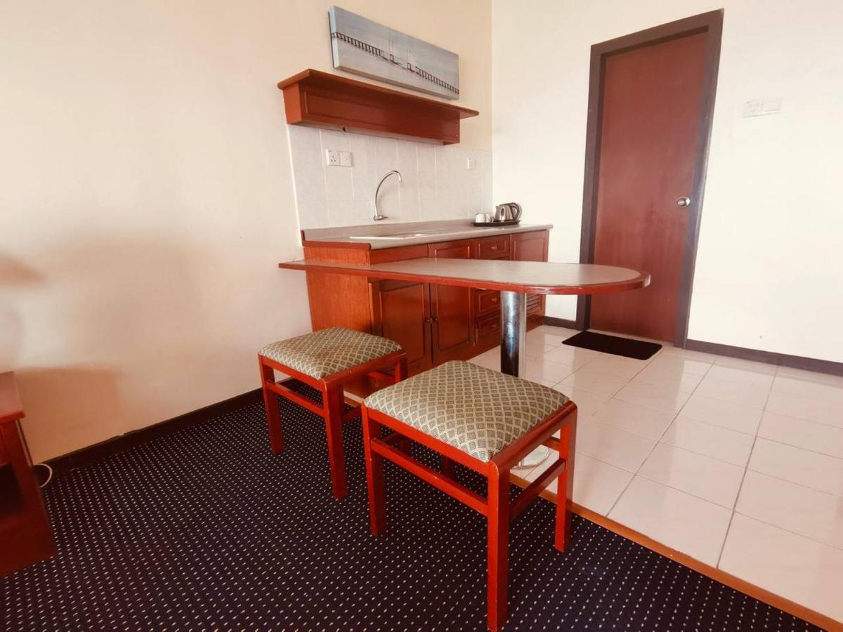 Romantic Couple Suite + Beach-Front Balcony Tanjung Bungah  Esterno foto