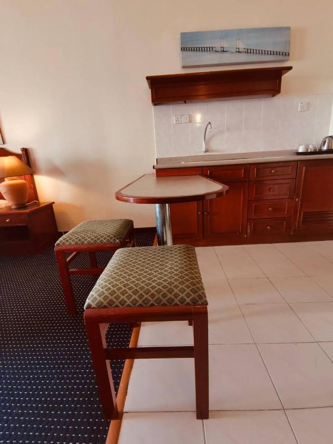 Romantic Couple Suite + Beach-Front Balcony Tanjung Bungah  Esterno foto