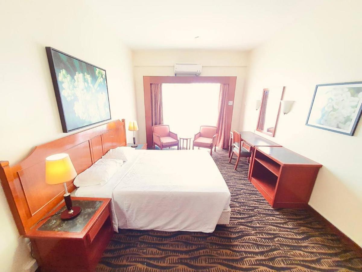 Romantic Couple Suite + Beach-Front Balcony Tanjung Bungah  Esterno foto