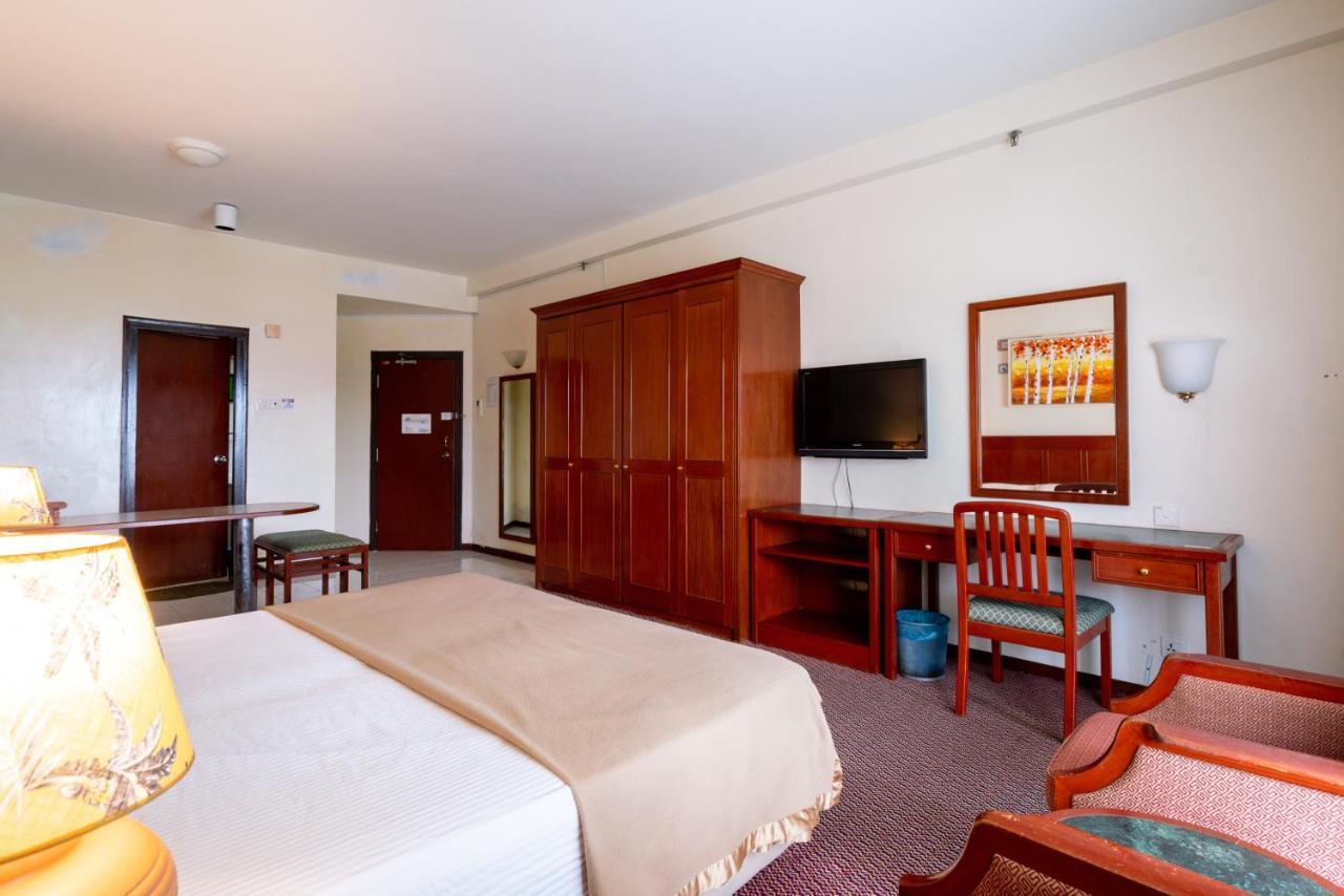 Romantic Couple Suite + Beach-Front Balcony Tanjung Bungah  Esterno foto