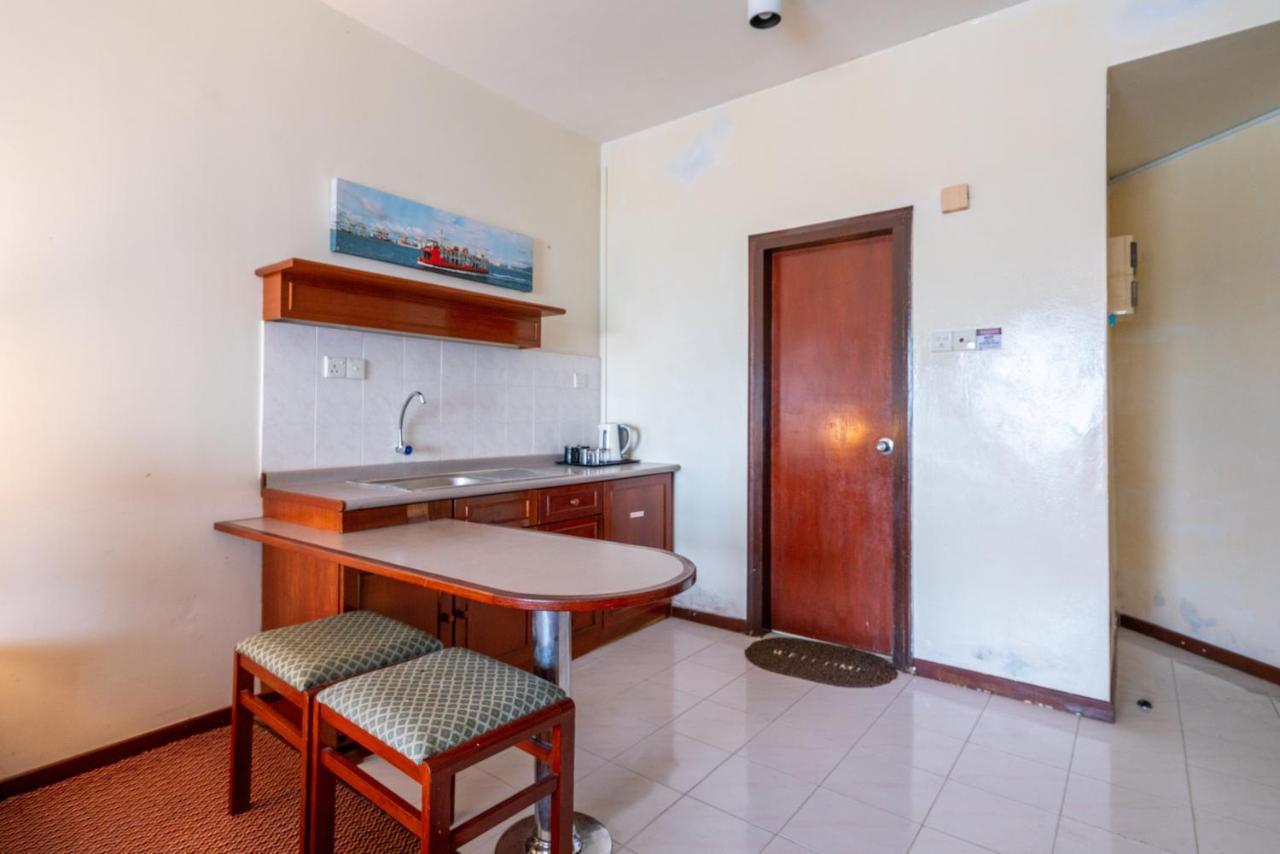 Romantic Couple Suite + Beach-Front Balcony Tanjung Bungah  Esterno foto