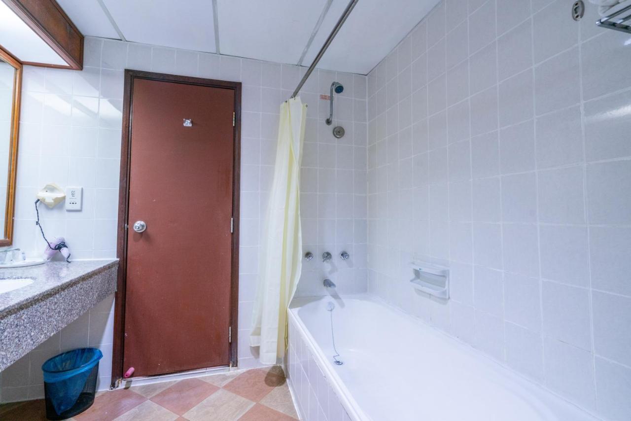 Romantic Couple Suite + Beach-Front Balcony Tanjung Bungah  Esterno foto