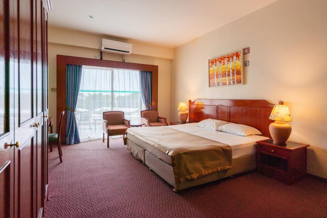 Romantic Couple Suite + Beach-Front Balcony Tanjung Bungah  Esterno foto