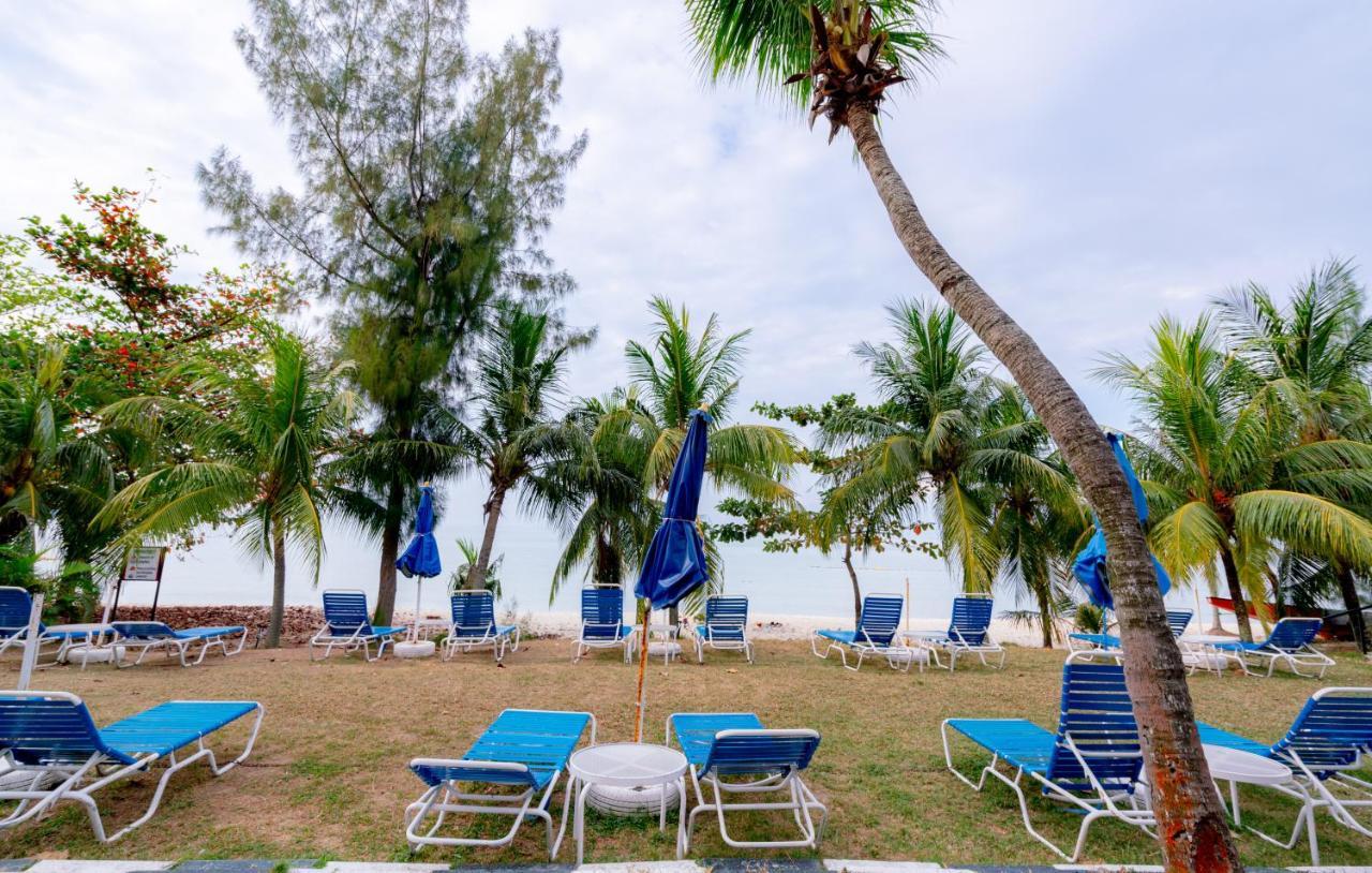 Romantic Couple Suite + Beach-Front Balcony Tanjung Bungah  Esterno foto