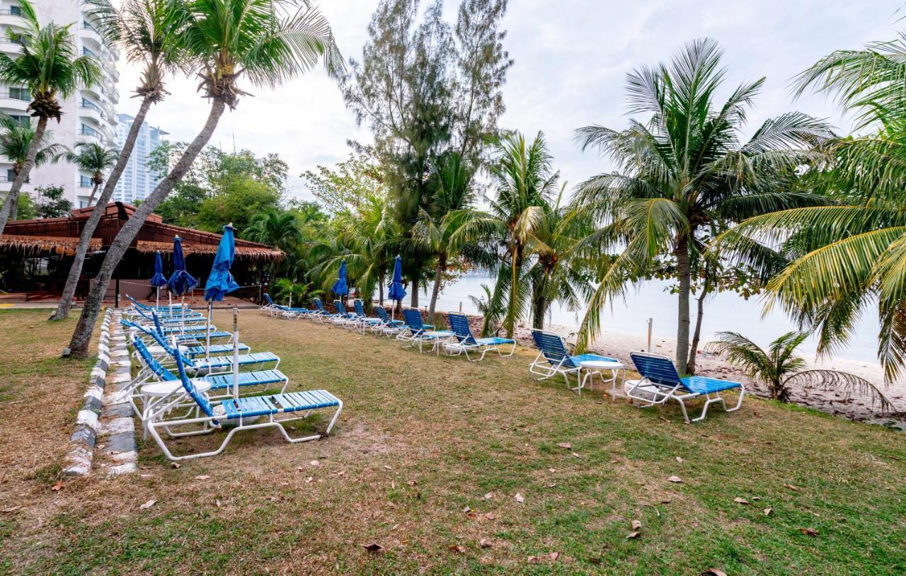 Romantic Couple Suite + Beach-Front Balcony Tanjung Bungah  Esterno foto