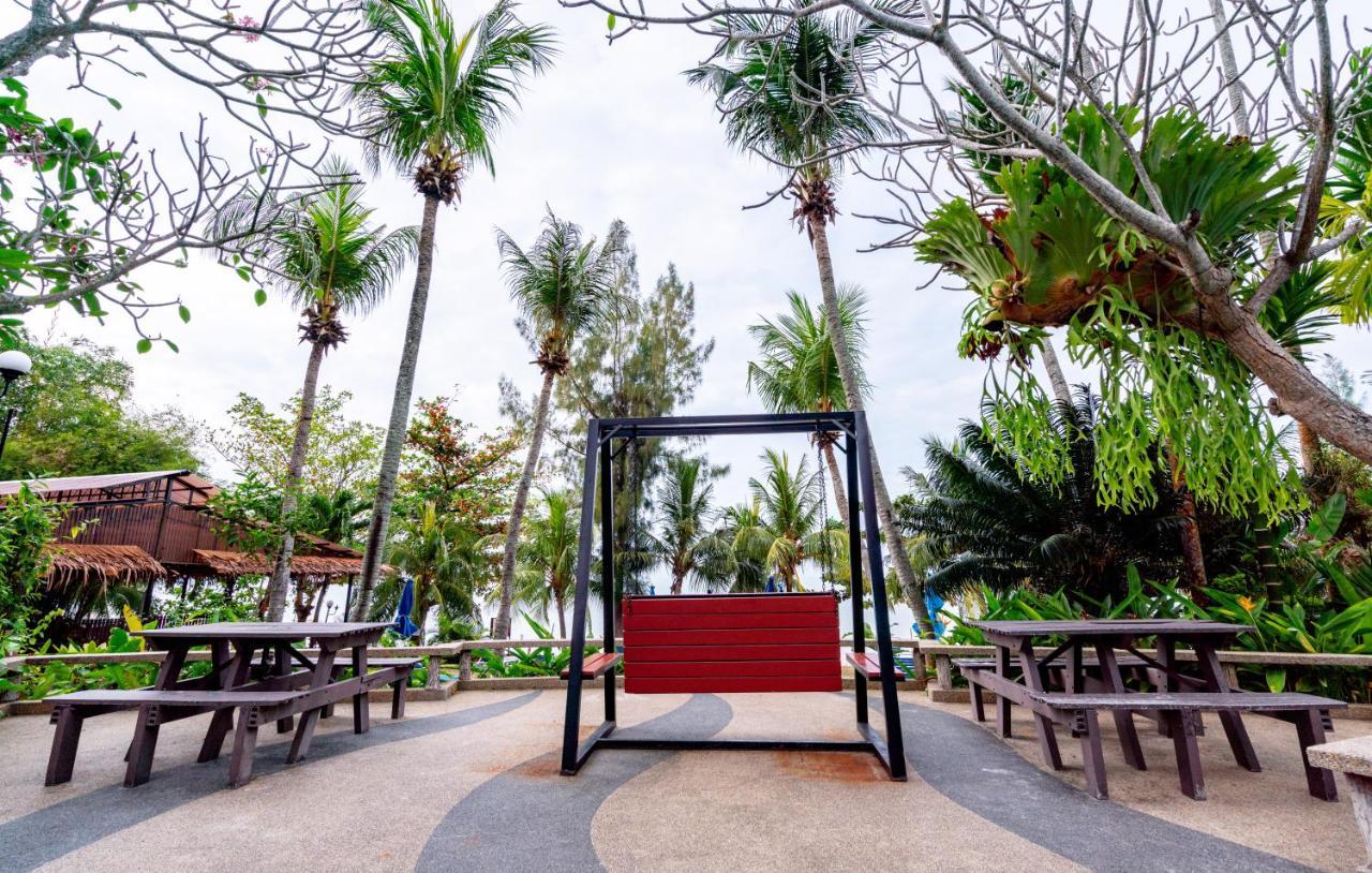 Romantic Couple Suite + Beach-Front Balcony Tanjung Bungah  Esterno foto