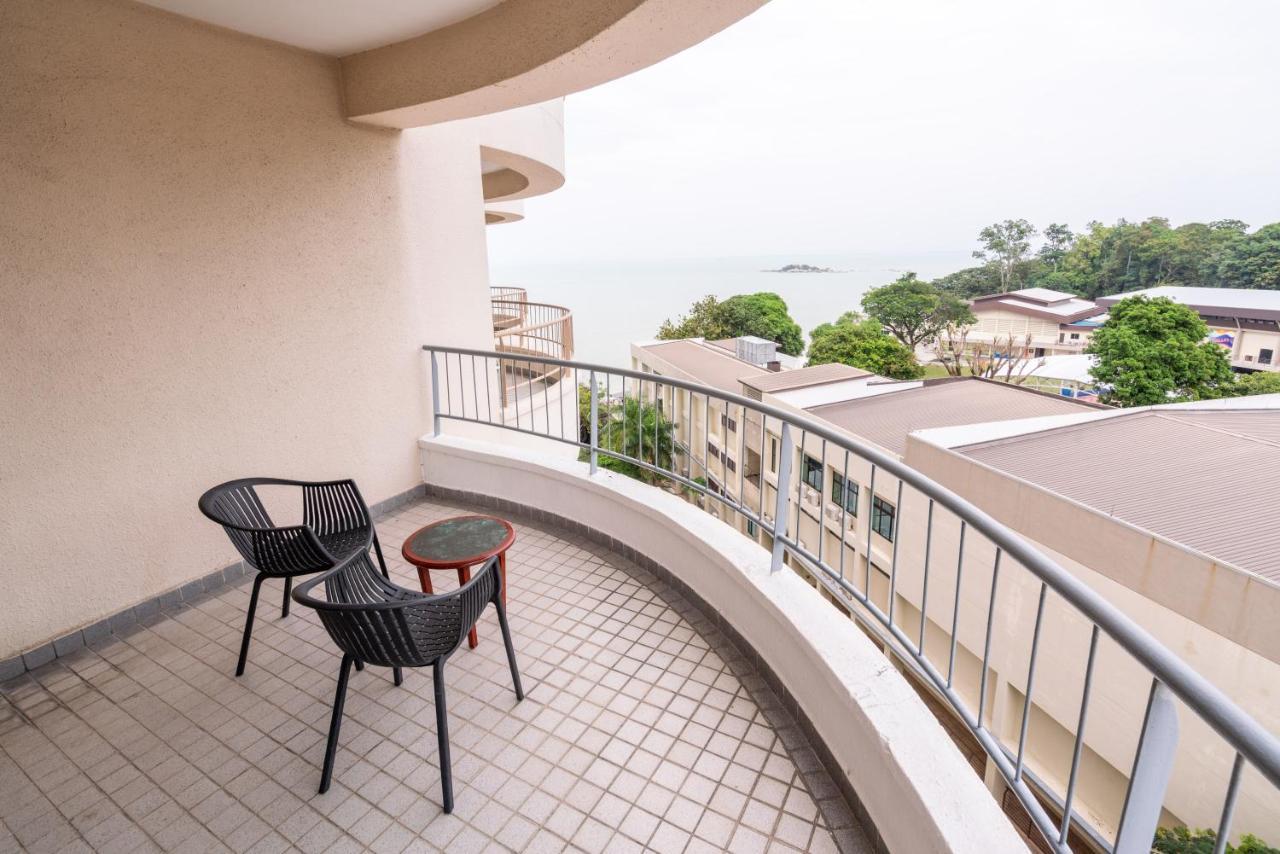 Romantic Couple Suite + Beach-Front Balcony Tanjung Bungah  Esterno foto