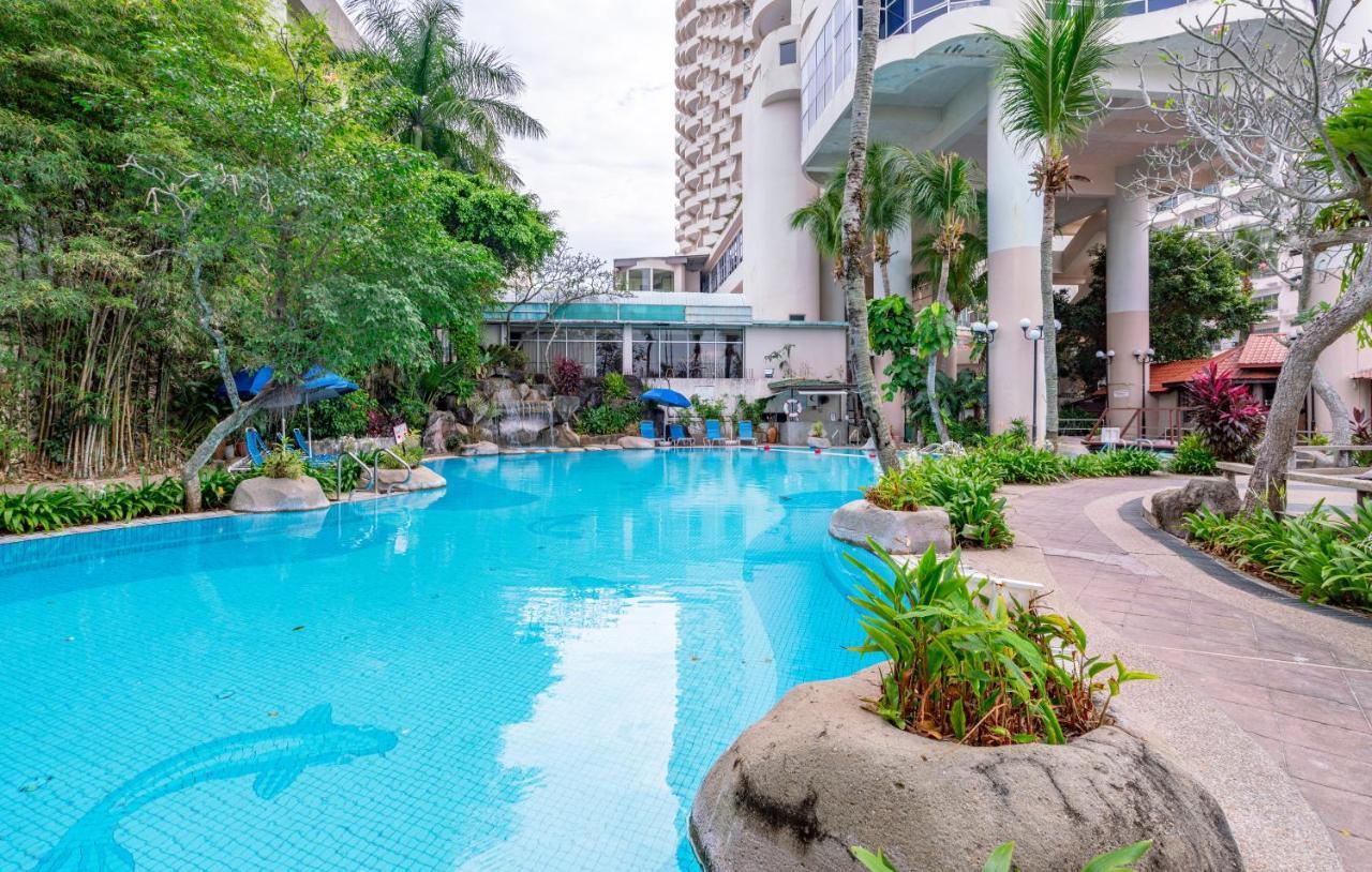 Romantic Couple Suite + Beach-Front Balcony Tanjung Bungah  Esterno foto