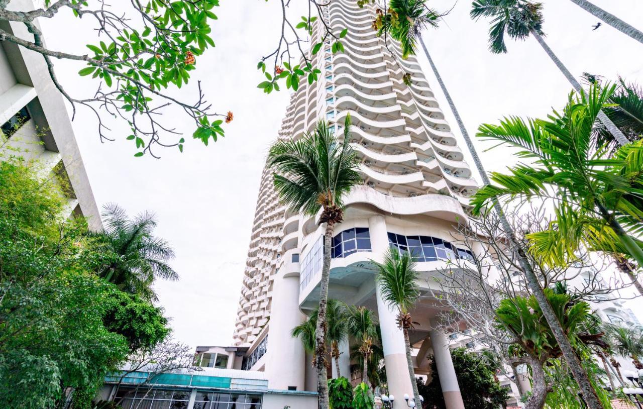 Romantic Couple Suite + Beach-Front Balcony Tanjung Bungah  Esterno foto