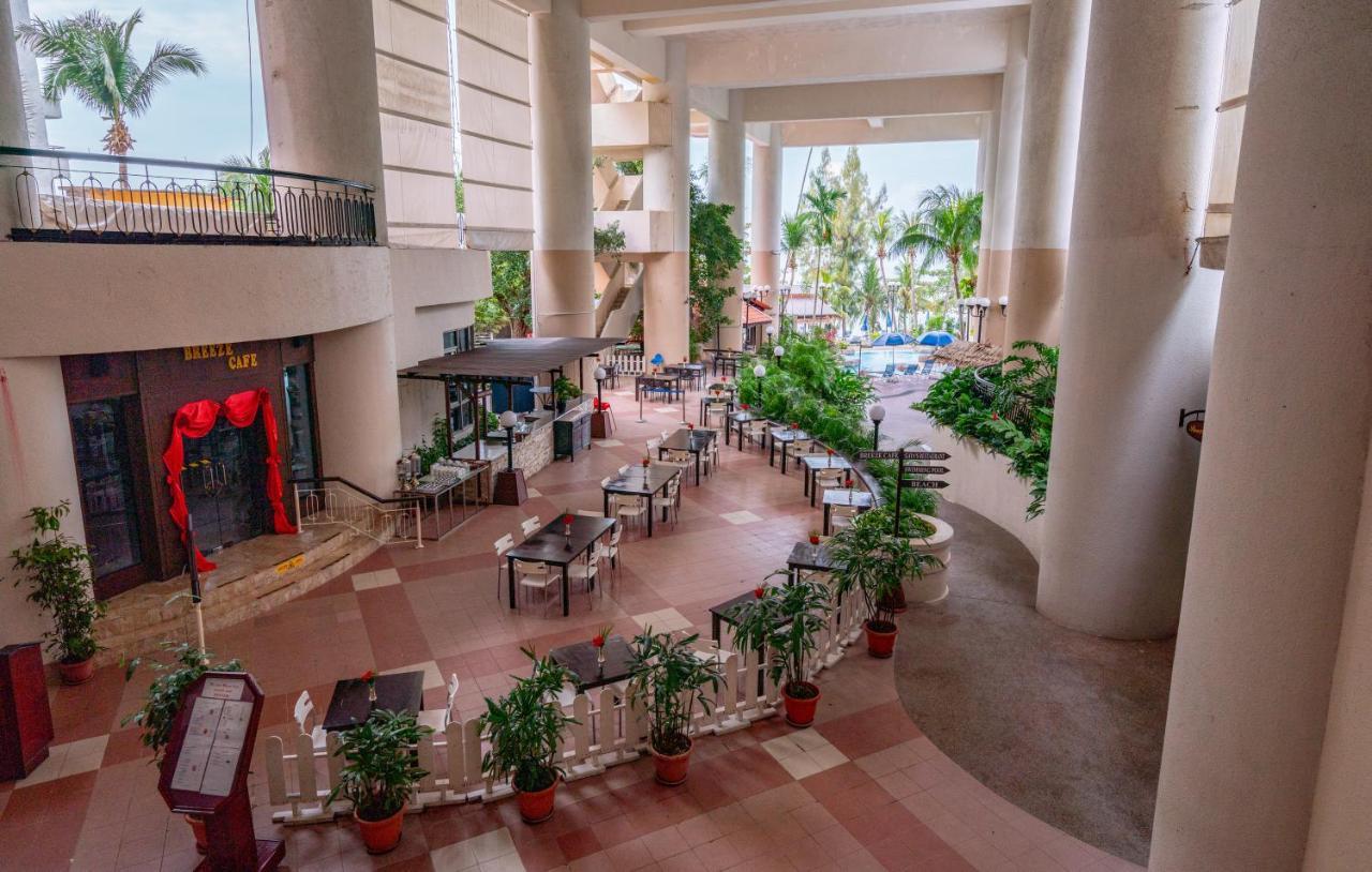 Romantic Couple Suite + Beach-Front Balcony Tanjung Bungah  Esterno foto