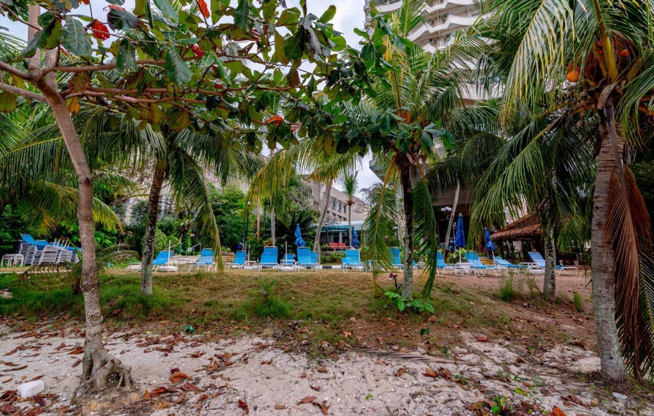 Romantic Couple Suite + Beach-Front Balcony Tanjung Bungah  Esterno foto