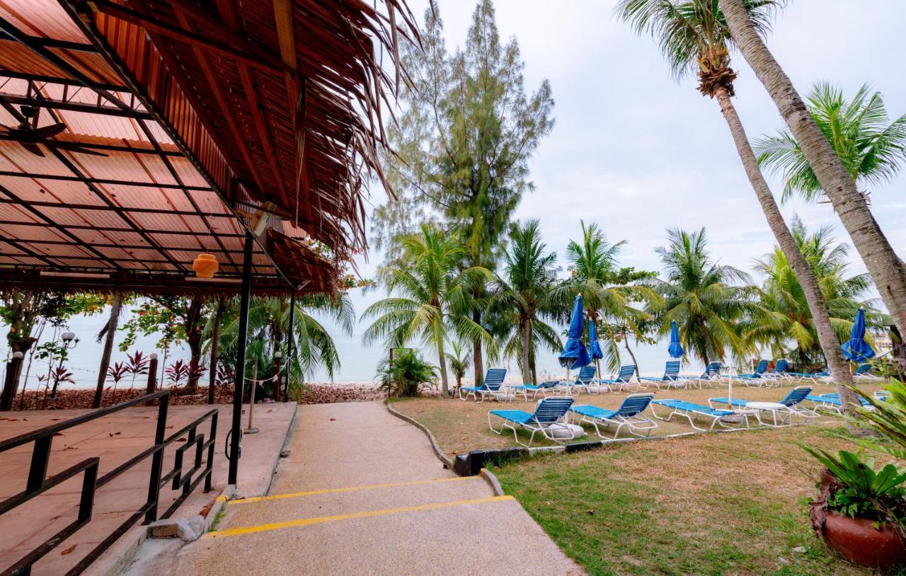 Romantic Couple Suite + Beach-Front Balcony Tanjung Bungah  Esterno foto