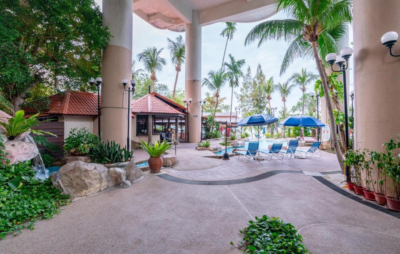 Romantic Couple Suite + Beach-Front Balcony Tanjung Bungah  Esterno foto