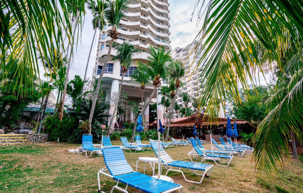 Romantic Couple Suite + Beach-Front Balcony Tanjung Bungah  Esterno foto