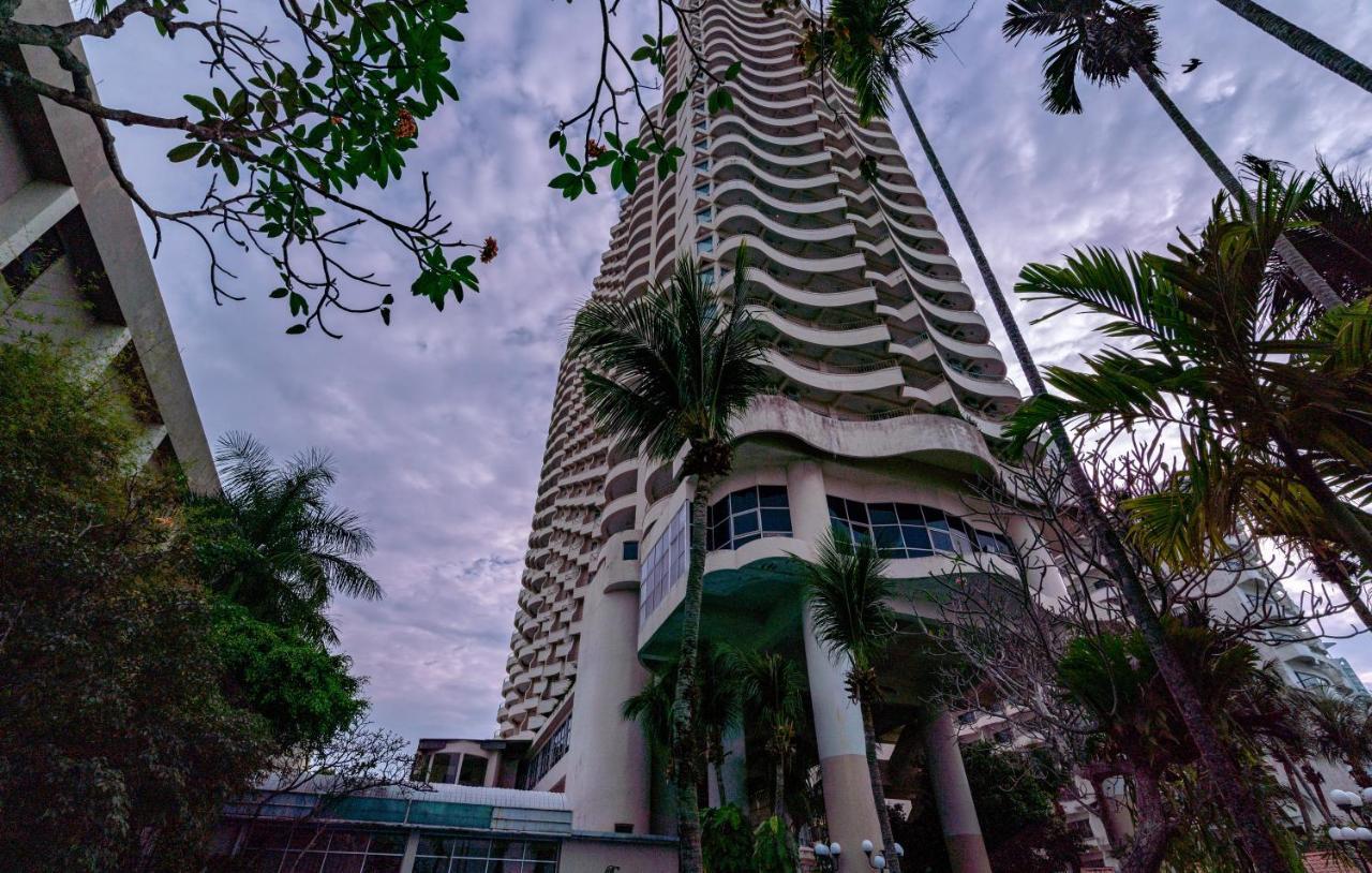 Romantic Couple Suite + Beach-Front Balcony Tanjung Bungah  Esterno foto